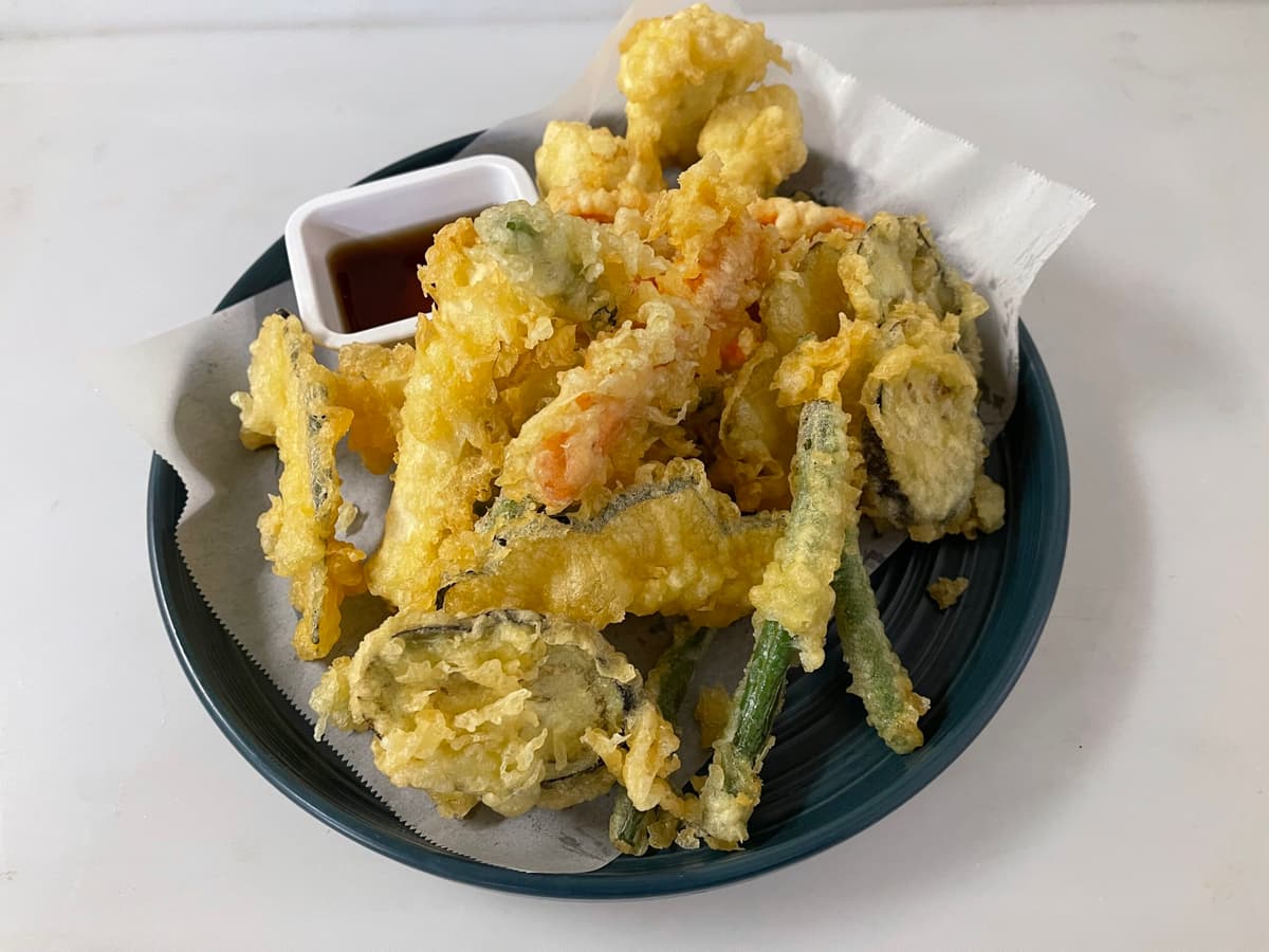sushi chef preparing sushi